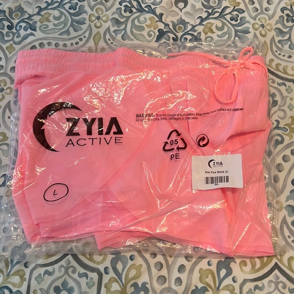 ZYIA Pants - NWBT Zyia Pink Flow Shorts
